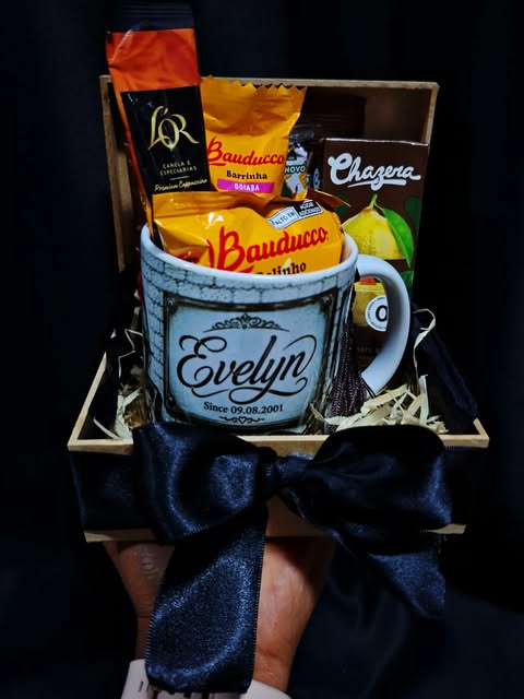 Mini kit personalizado com caneca e doces
